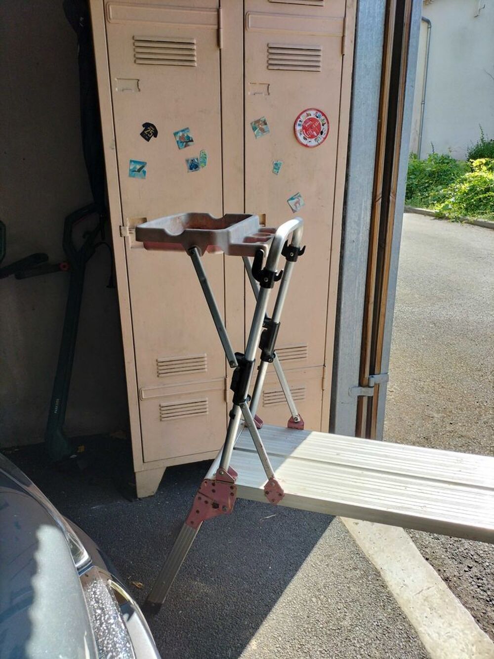 Petit banc m&eacute;tallique. Bricolage
