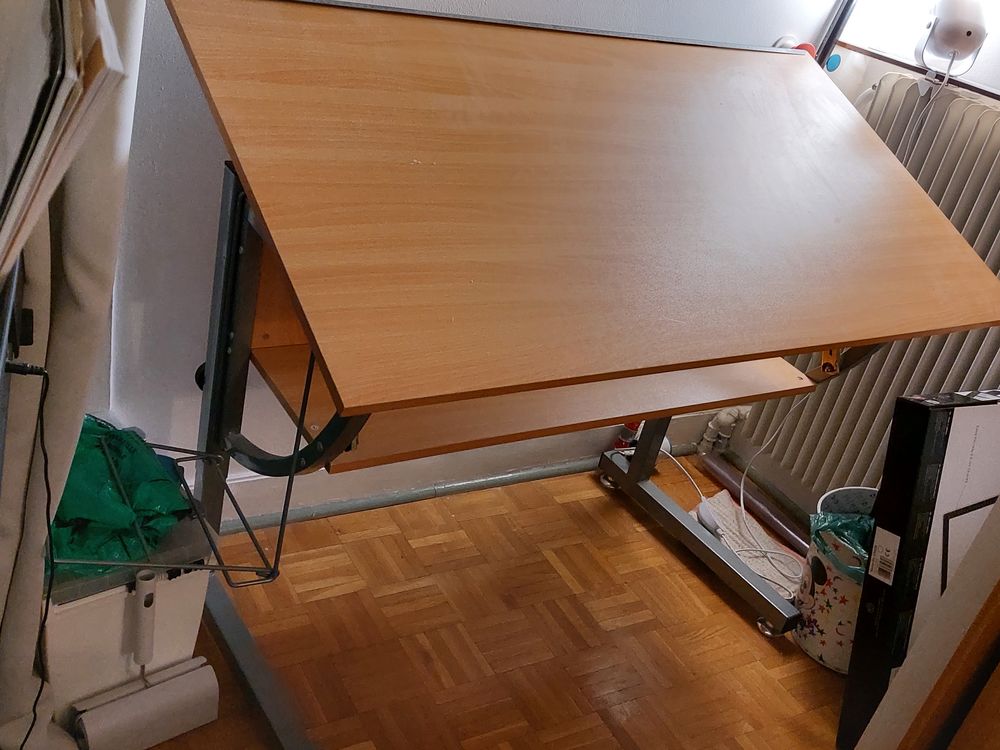bureau de couleur beige Meubles