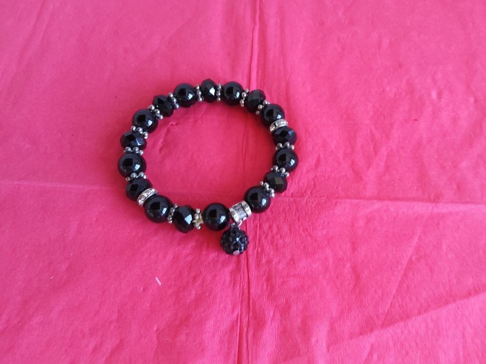 BRACELET NOIR Bijoux et montres