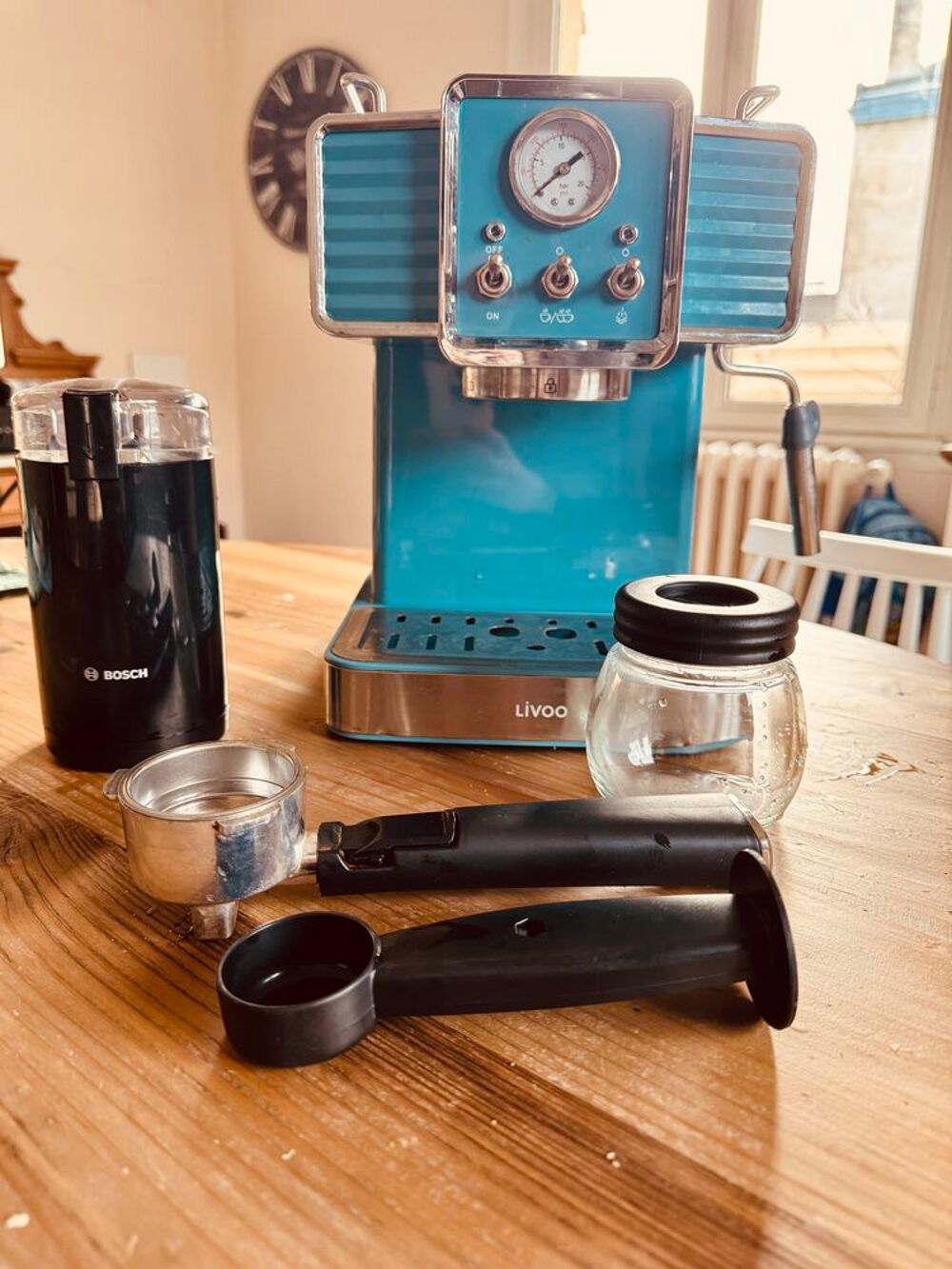 Cafeti&egrave;re Livoo + broyeur graines de caf&eacute; bosch + accessoire Electroménager