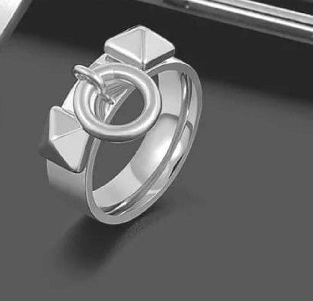 Bague Pyramide acier inoxydable Bijoux et montres