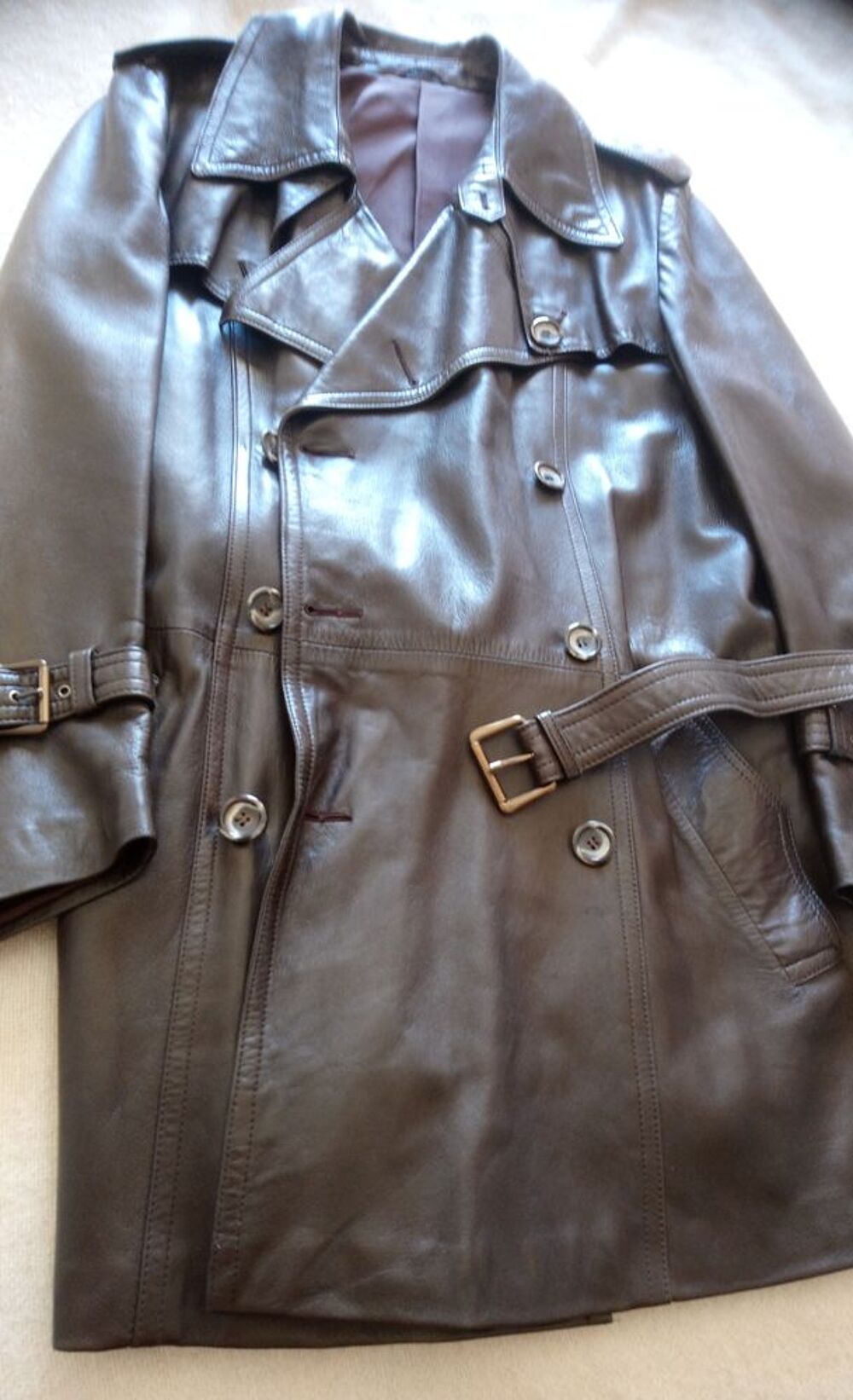 Tr&egrave;s tr&egrave;s belle veste 100 % cuir Vêtements