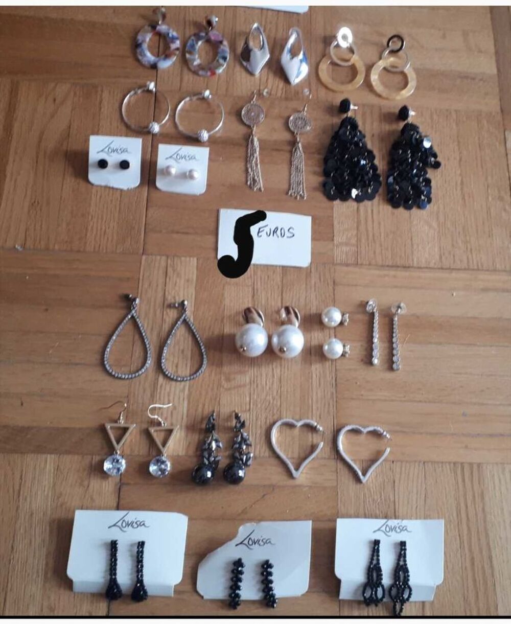 Boucles d'oreilles perc&eacute;es NEUVES Bijoux et montres