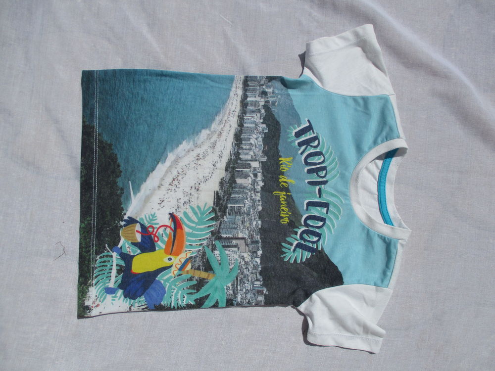 Tee-shirt avec motif sur le devant : Taille 4/5 Ans Vêtements enfants