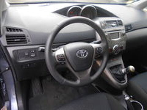 Verso 126 D-4D 5pl Dynamic 2009 occasion 73420 Drumettaz-Clarafond