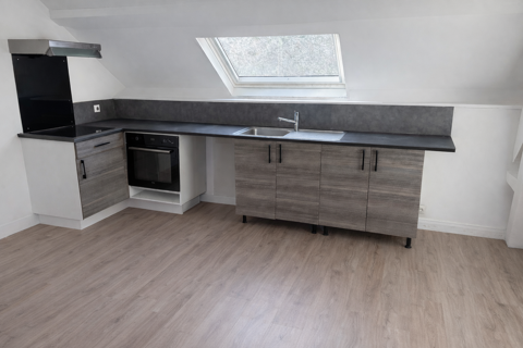   F3 dernier �tage avec cuisine �quip�e / pompe � chaleur  Appartement - 3 pi�ce(s) - 60 m�