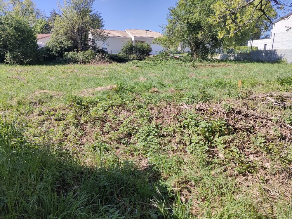 Vente Terrain Terrain 719 m²  viabilisé  VOUNEUIL SOUS BIARD Vouneuil-sous-biard