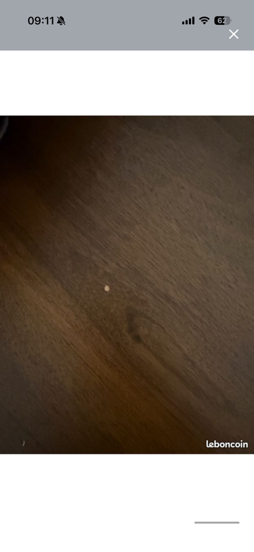 table &agrave; manger en bois de noyer Meubles