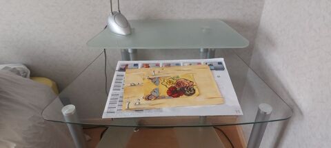 Bureau verre et pieds acier 50 Beaumont (63)