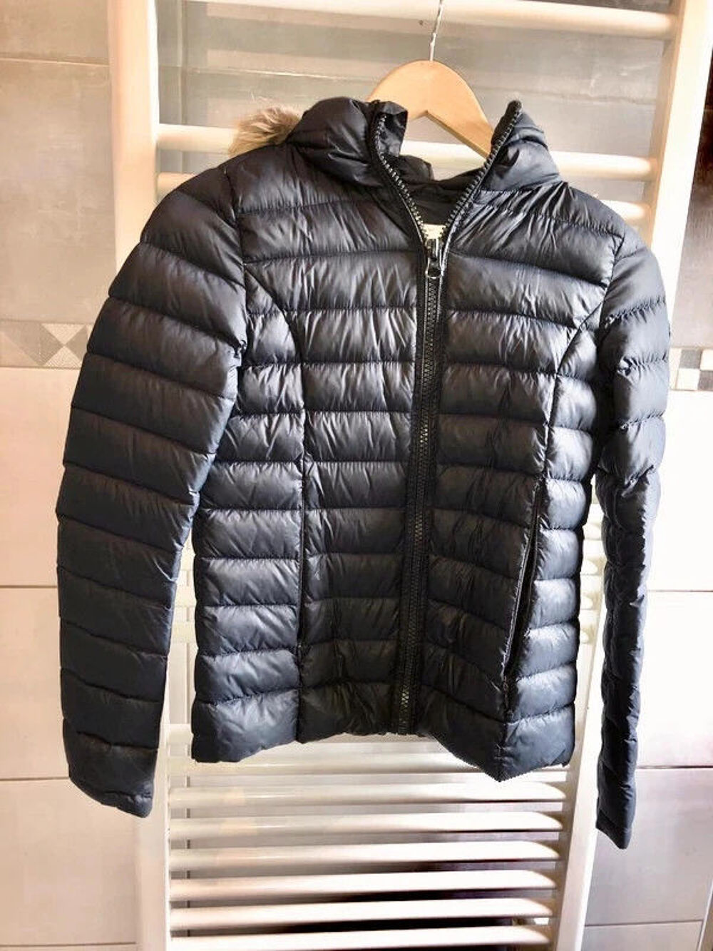 Doudoune Teddy Smith marine taille 0 en tbe &agrave; 30 euros
Vêtements