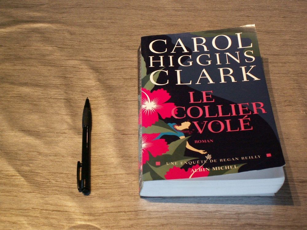 livre 'le collier vol&eacute;' de Carol Higgins Clark
Livres et BD