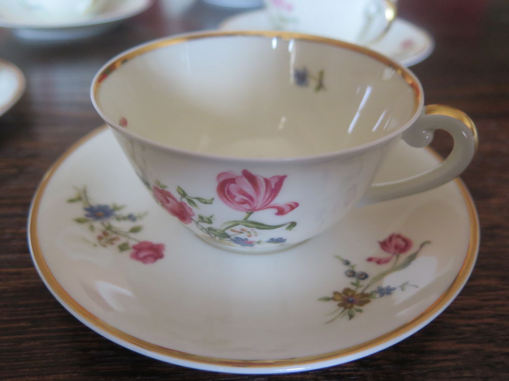 service &agrave; caf&eacute; et &agrave; th&eacute; en porcelaine de Limoges A. VIGNAUD Décoration