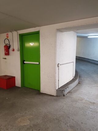  Parking / Garage  louer 7 m Paris