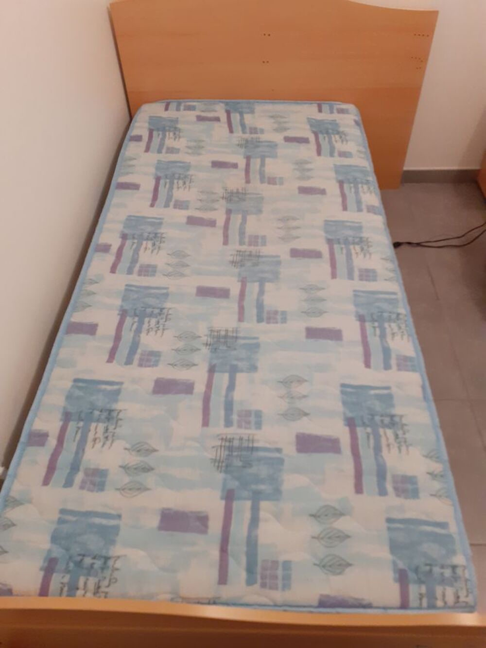 Ensemble matelas /lit/sommier+bureau Meubles