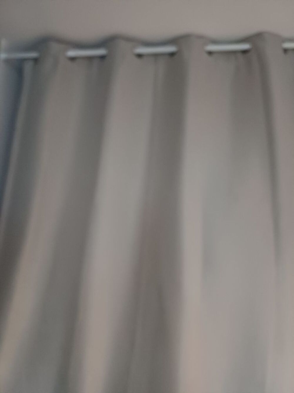 RIDEAU ET TRINGLE EXTENSIBLE Décoration
