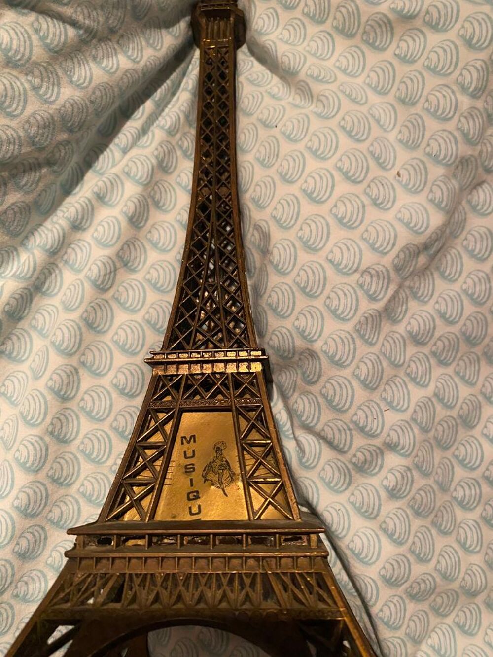 Tour Eiffel laiton bo&icirc;te musique auteur 34 cm tr&egrave;s bon &eacute;tat Décoration