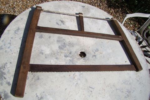 Ancienne grande scie � b�ches - cadre en bois ann�es 1930
20 Gargenville (78)