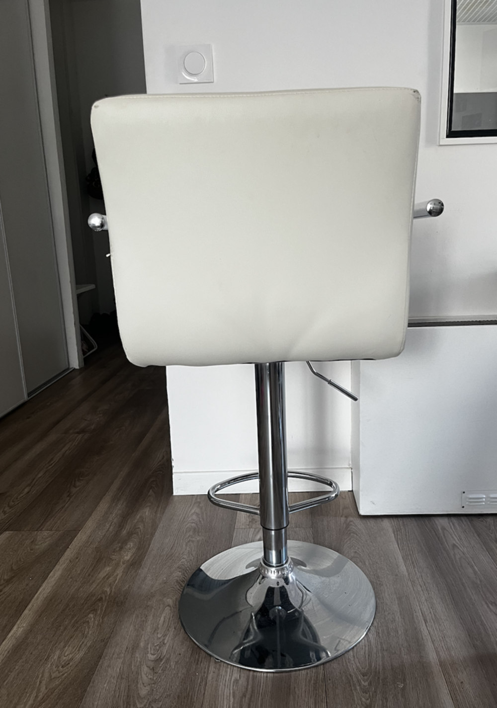 Lot de 2 chaises r&eacute;glables blanches
Meubles