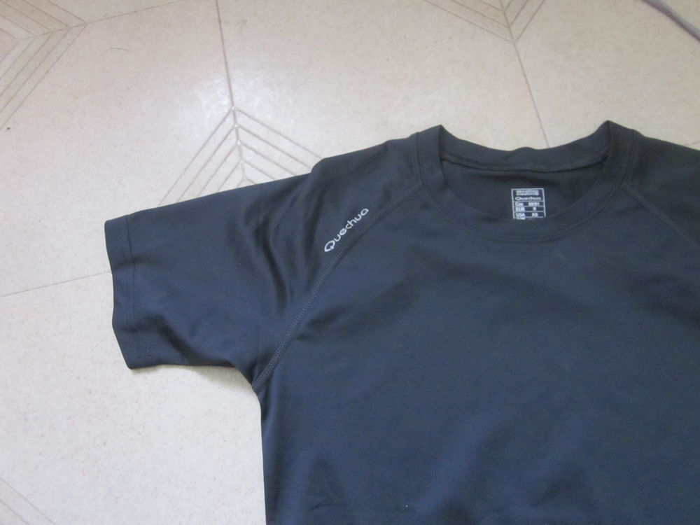 Tee-shirt de sport QUECHUA t.36 Vêtements