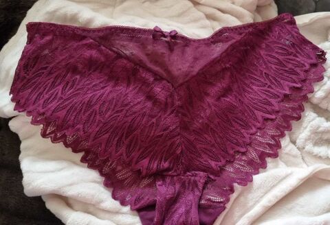 Très joli Shorty violet foncé. Taille XXL 30 Oullins (69)