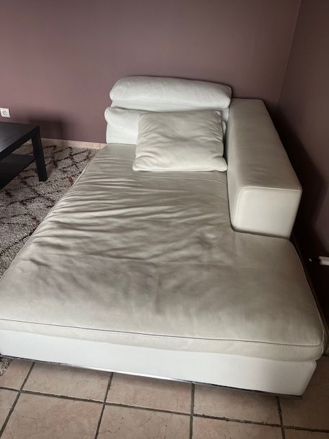Canap� cuir blanc et sa m�ridienne �l�gant et spacieux 1500� 1000 Meylan (38)