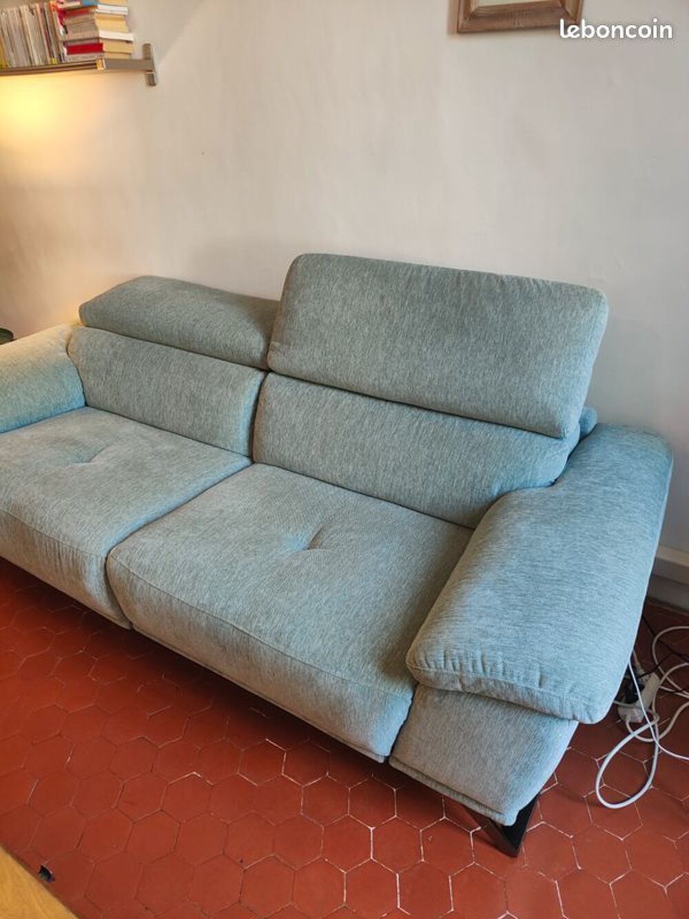 Deux canap&eacute;s cuir center neuf, achet&eacute; en septembre Meubles