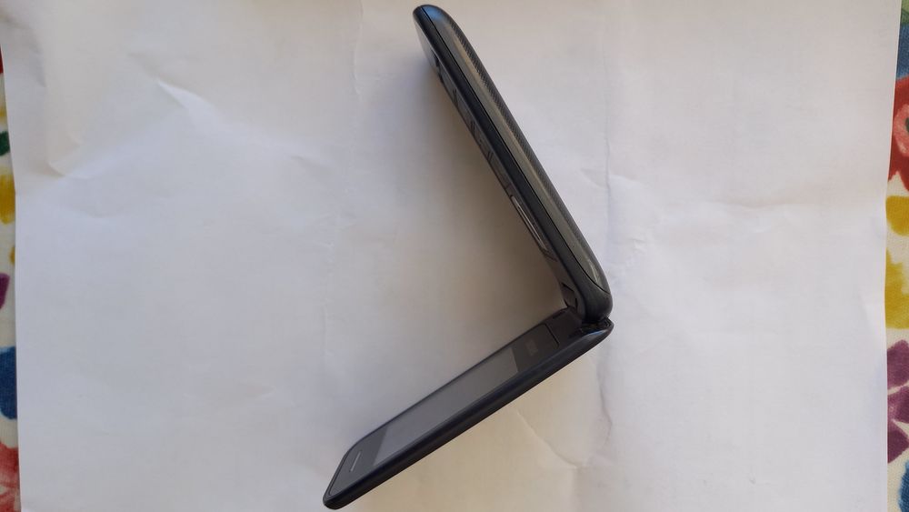 T&eacute;l&eacute;phone voix Samsung C3520 &agrave; clapet avec chargeur
Téléphones et tablettes