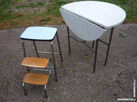 Table ronde  abattant formica (G) /tabouret,escabeau 25 Castres (81)