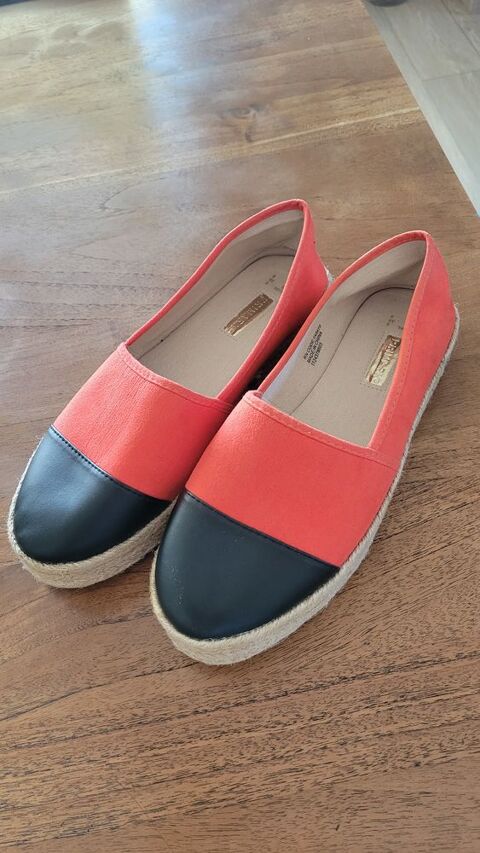 Espadrilles noir et rouge/orange
T 39 6 Porto-Vecchio (20)