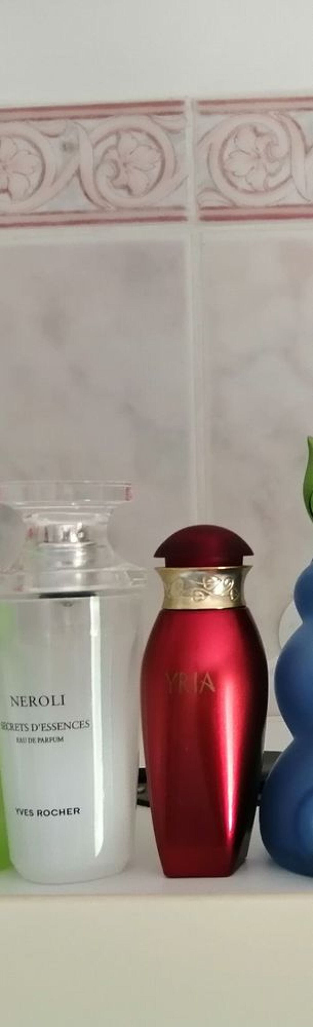 BOUTEILLES DE PARFUM VIDES 