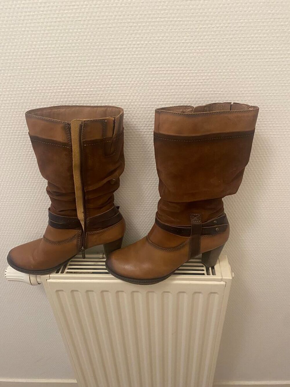 bottes cuir daim tr&egrave;s bonne &eacute;tat taille 39 Chaussures