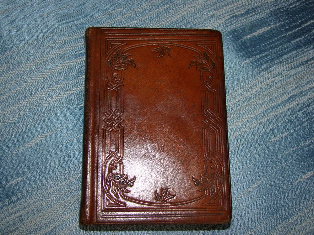 Ancien missel romain + coffret - ann&eacute;es 1920

