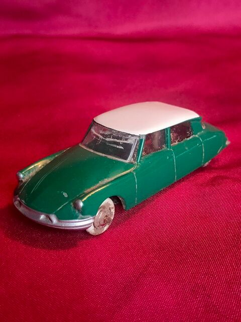 Voiture miniature Citro�n DS dinky toys 20 Avermes (03)