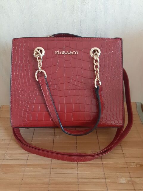 Sac rouge vernis 12 Cagnes-sur-Mer (06)