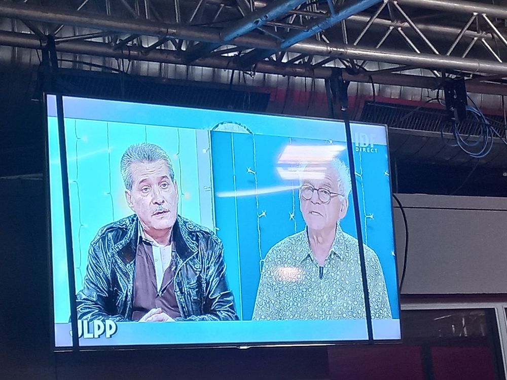   Spectacle de magie en close-up en France et cours chez vous. 