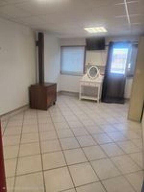   Vend local professionel de 100m2 au sol 100m2 a l'etage
