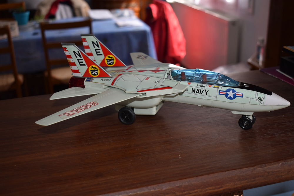 avion jet fighter tomcat dans sa boite Jeux / jouets