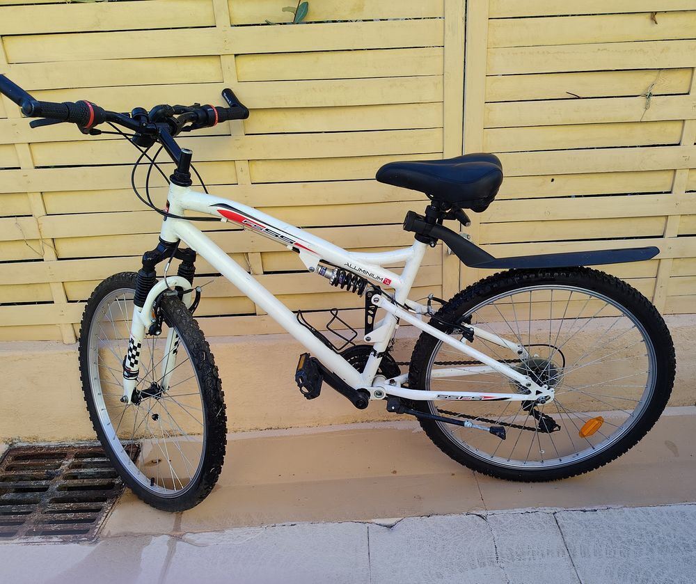 deux VTT tr&egrave;s bon &eacute;tat Vélos