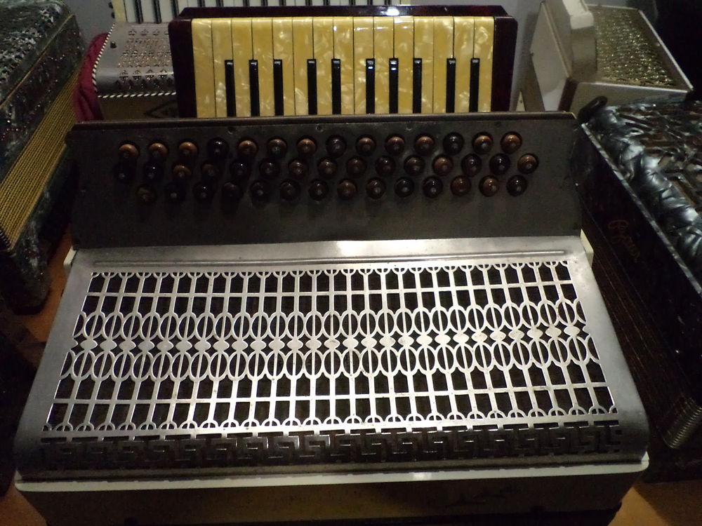 accord&eacute;on tres ancien Instruments de musique
