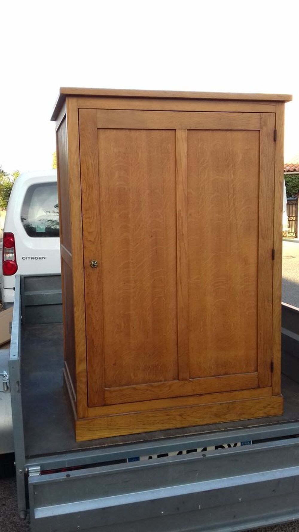 Armoire en bois massif claire 
Meubles