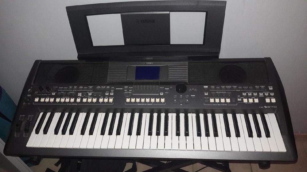 synth&eacute;tiseur portable YAMAHA PSR S670 Instruments de musique