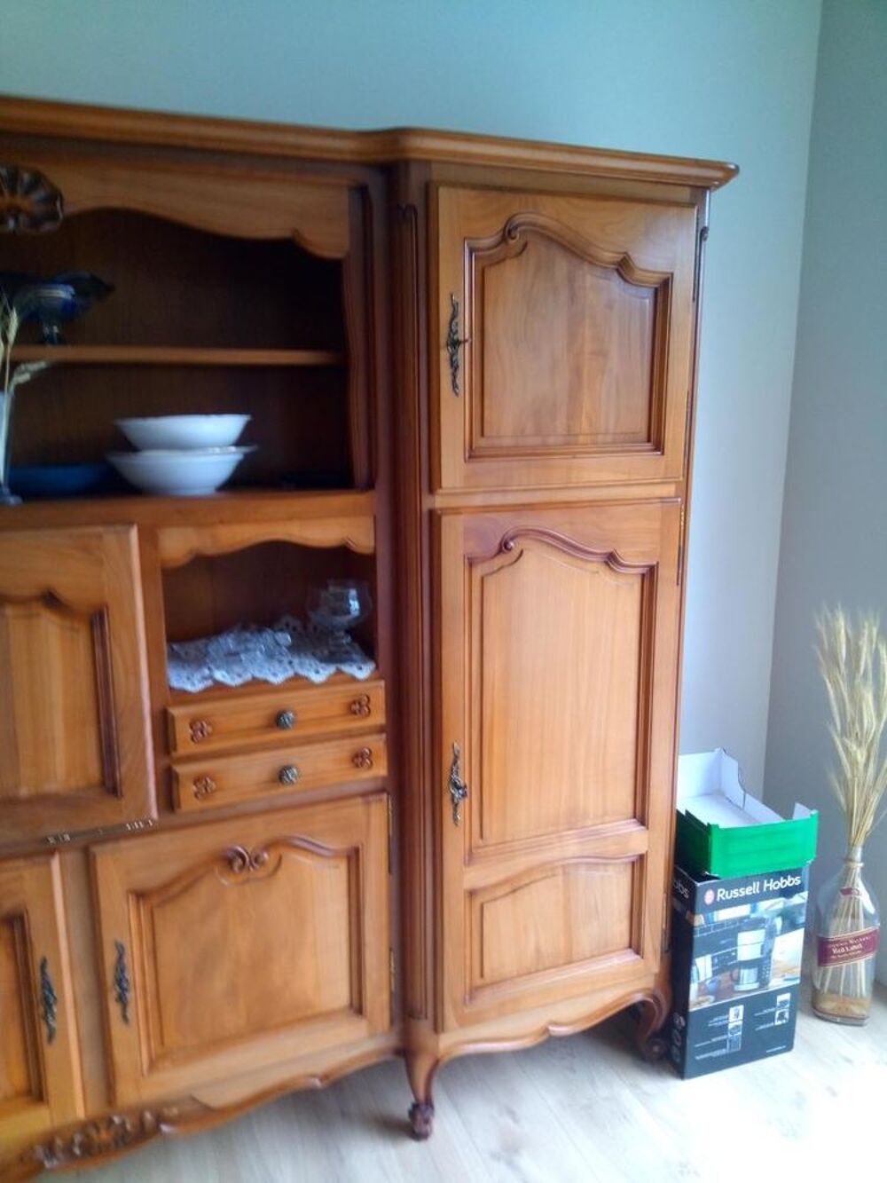 grand meuble avec un bar bonne qualit&eacute;s Meubles