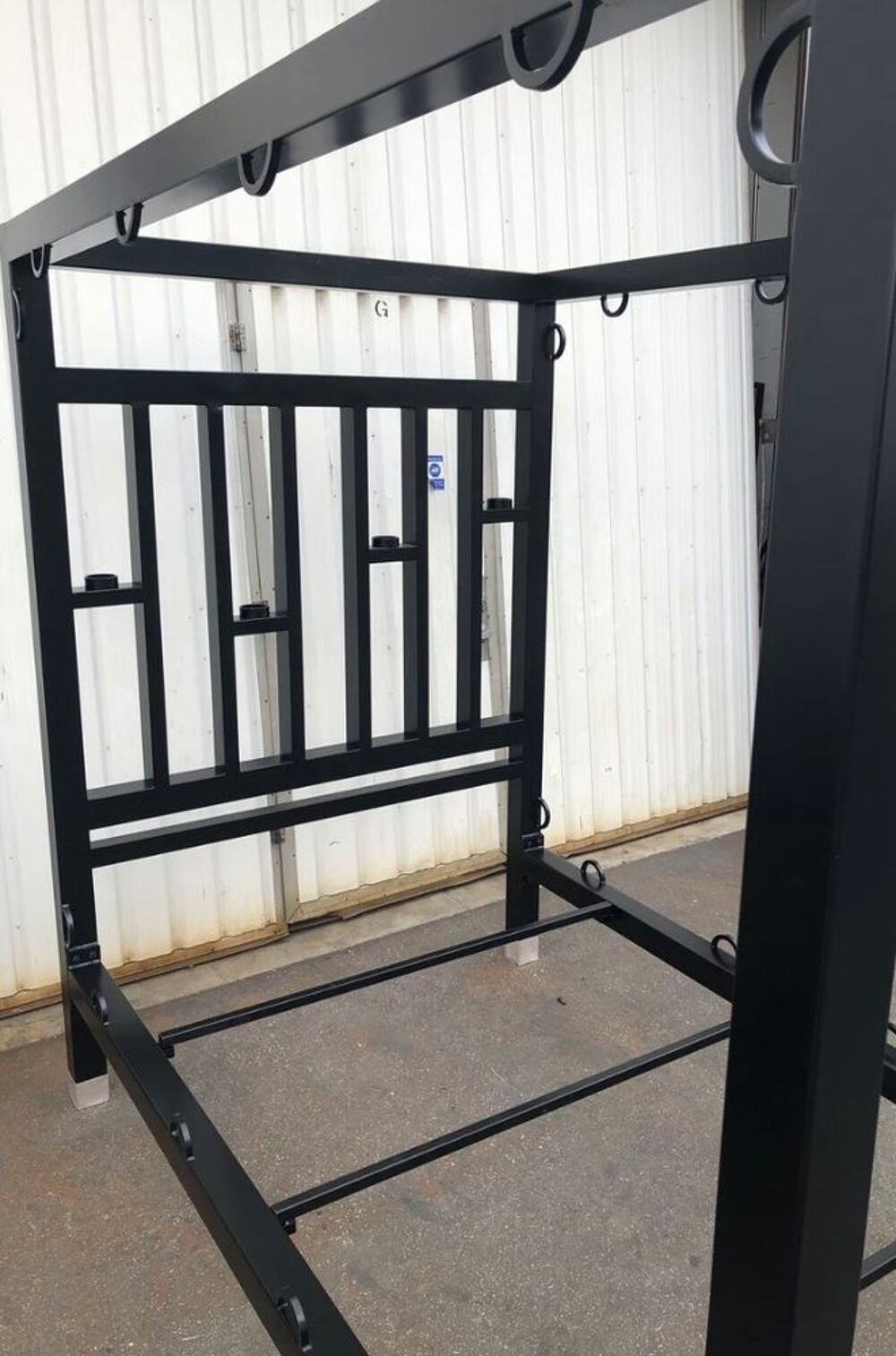Lit sur mesure pour des exp&eacute;riences BDSM uniques et personnalis&eacute;es ! Meubles