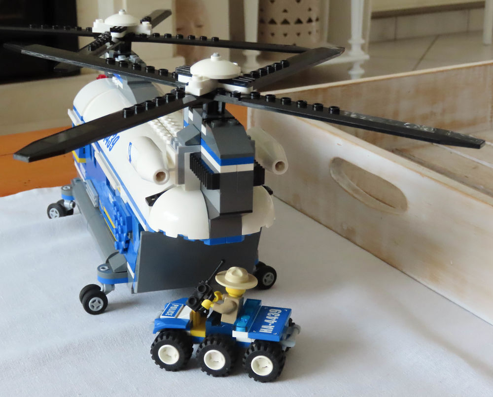 LEGO City 4439 L'h&eacute;licopt&egrave;re de transport lourd de la police Jeux / jouets
