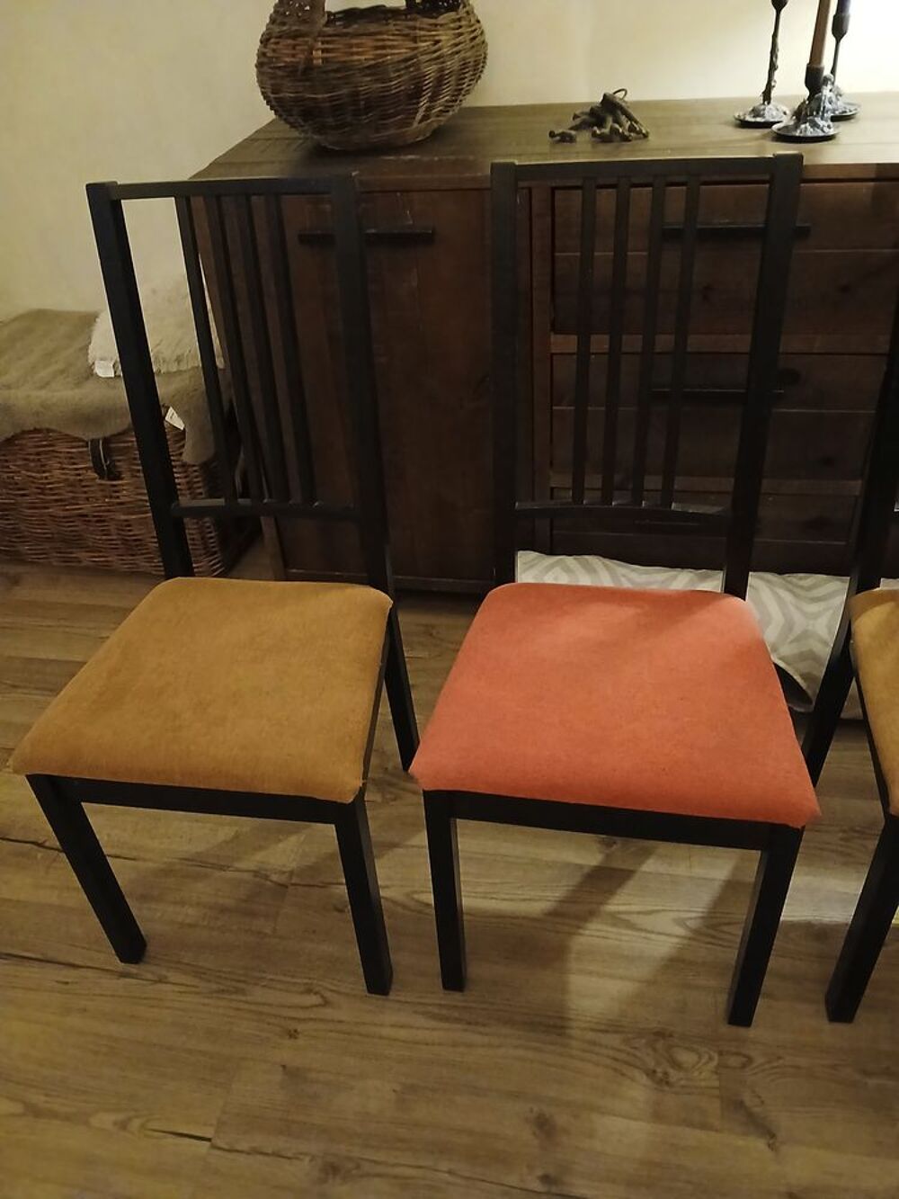 4 chaises en bon &eacute;tat Meubles
