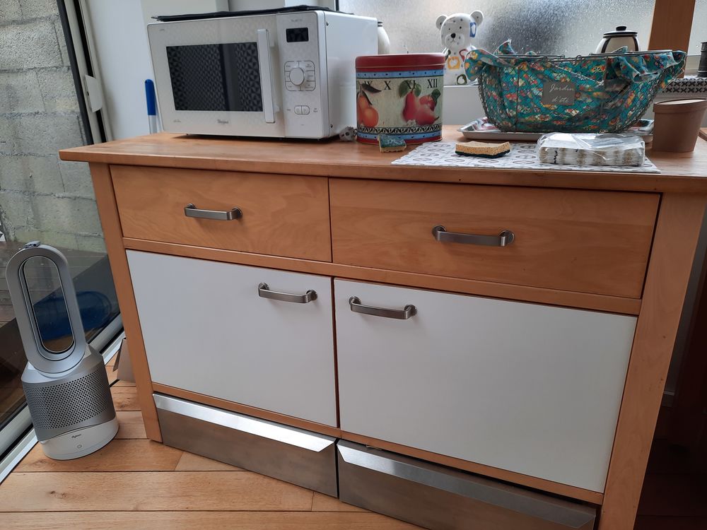 Lot de trois meubles Ik&eacute;a s&eacute;rie Vard&euml; + accessoires inox Meubles