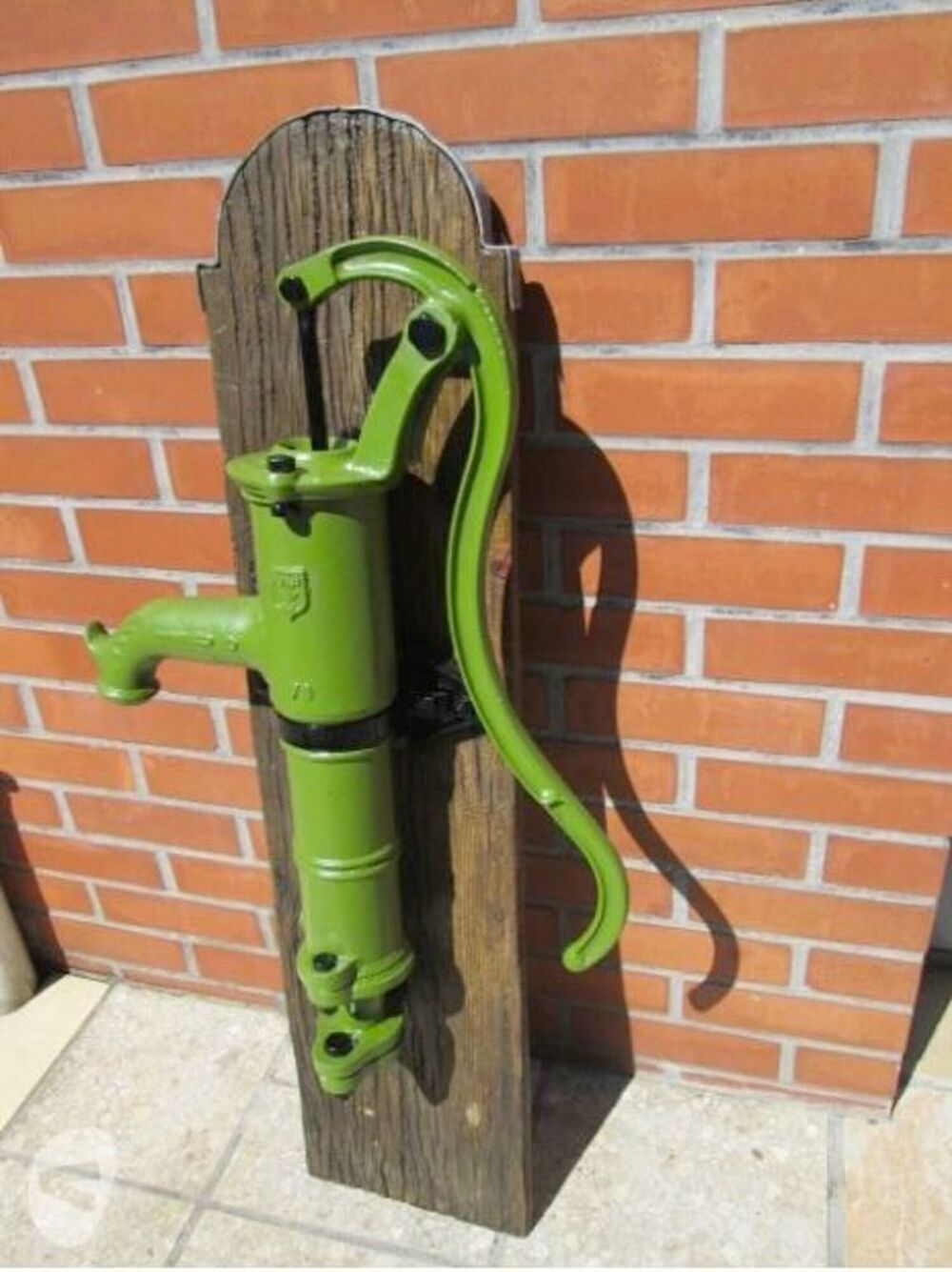 Ancienne pompe &agrave; bras en fonte, restaur&eacute;e 121 D�coration