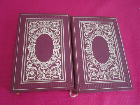 Collection de deux (2) livres munis d'une couverture rouge  15 Brignais (69)