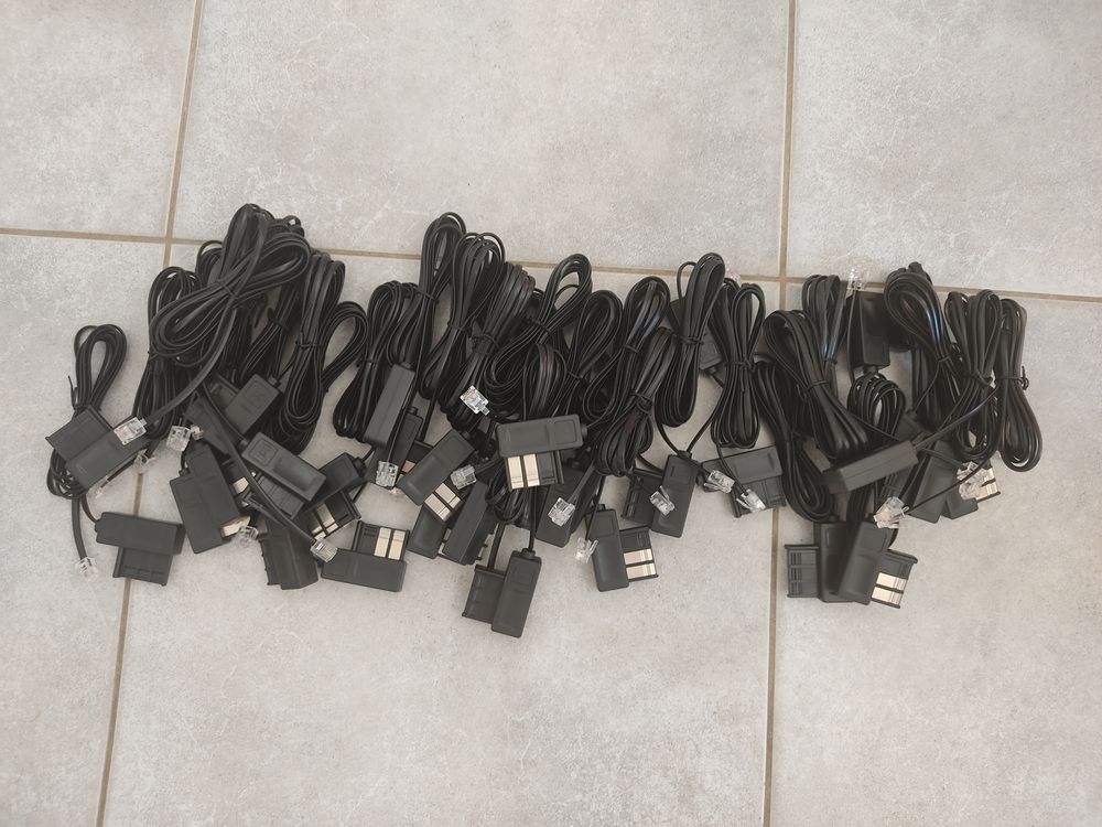 Lot de 31 cordons t&eacute;l&eacute;phonique fiche T vers RJ11 180cm neufs Téléphones et tablettes