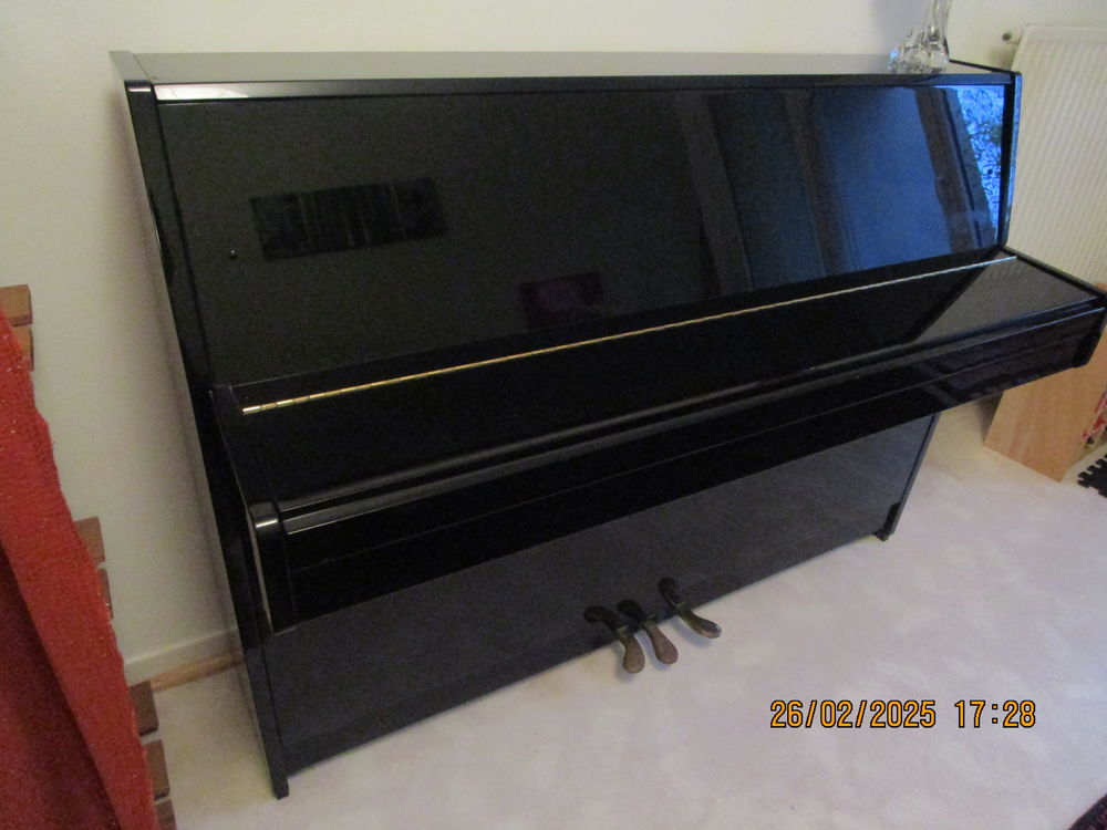Piano droit acoustique noir laqu&eacute; Kawai CX5 Instruments de musique